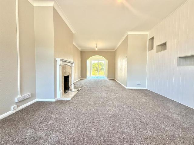 House for rent in Harmondsworth, Greater London