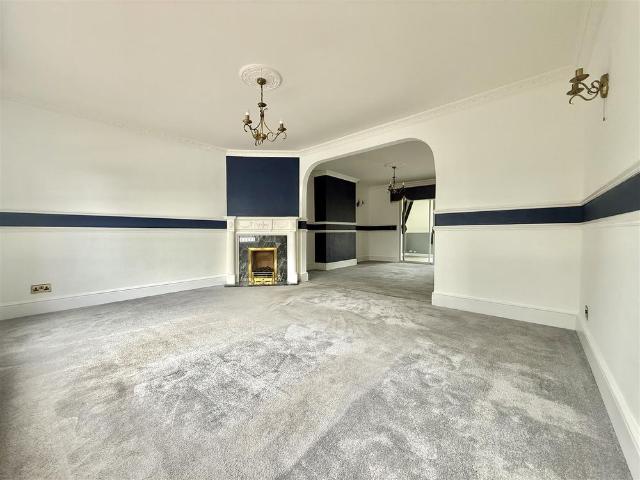 House for rent in Harmondsworth, Greater London