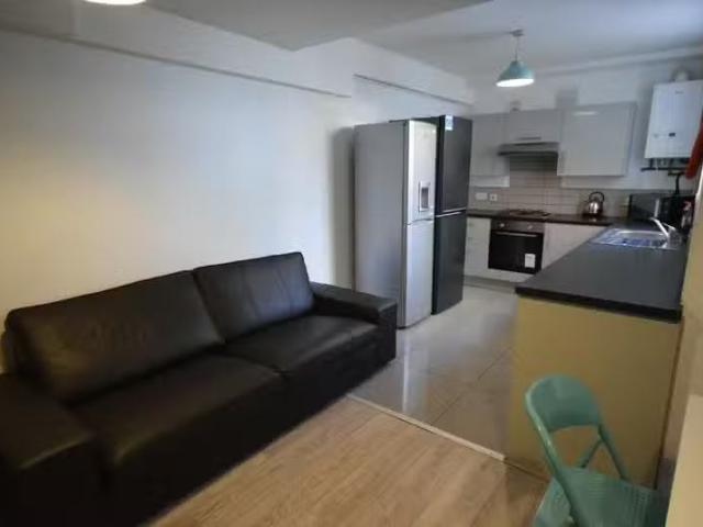 House for rent in Calderstones