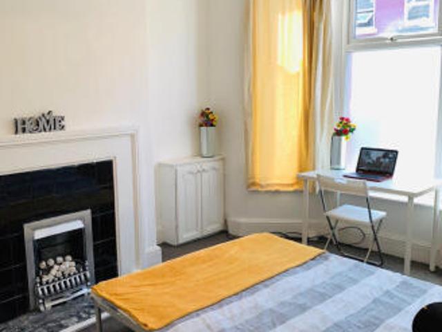 Room for rent in Calderstones