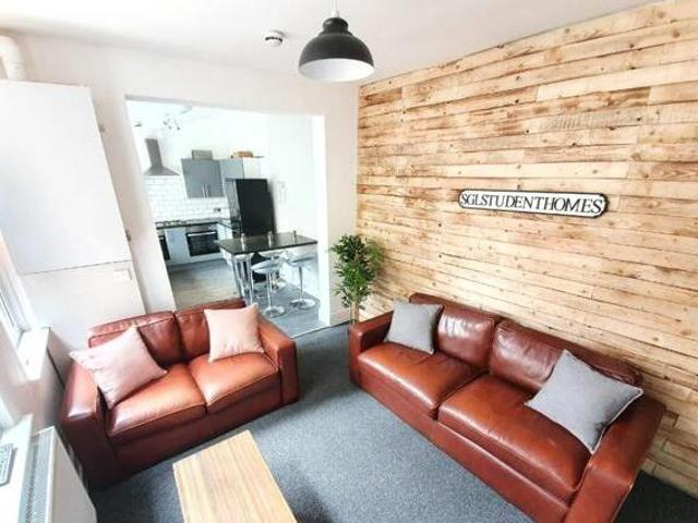 House for rent in Calderstones