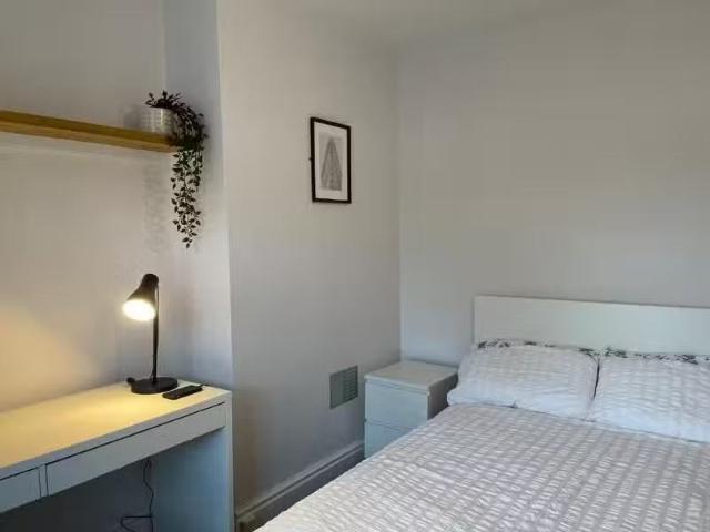 House for rent in Calderstones