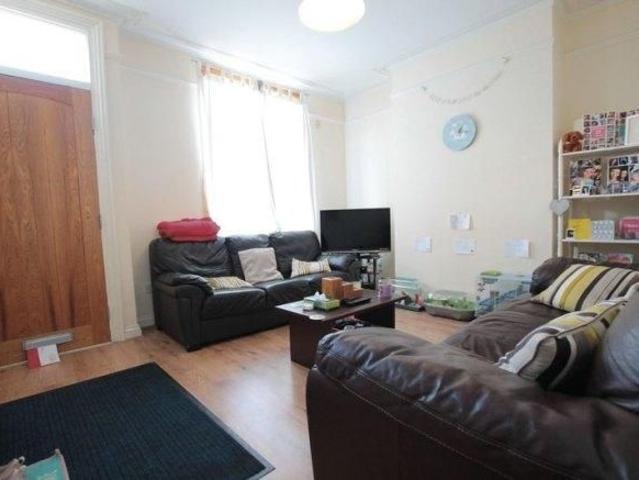 Room for rent in Hyde Park, Leeds