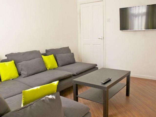 Room for rent in Lowfield, South Yorkshire
