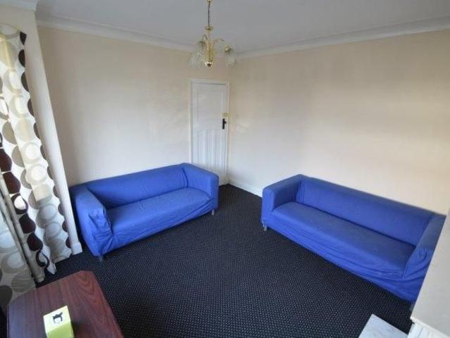Room for rent in Westborough, Surrey