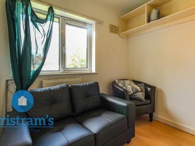 Room for rent in Lenton Abbey, Haddon