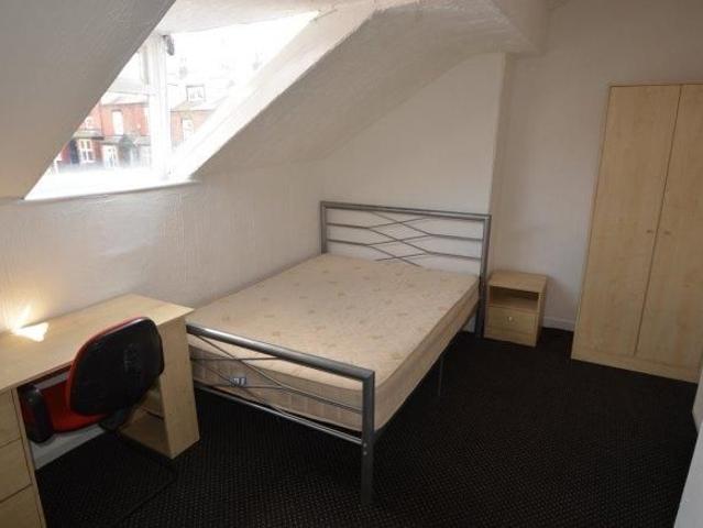 Room for rent in Hyde Park, Leeds