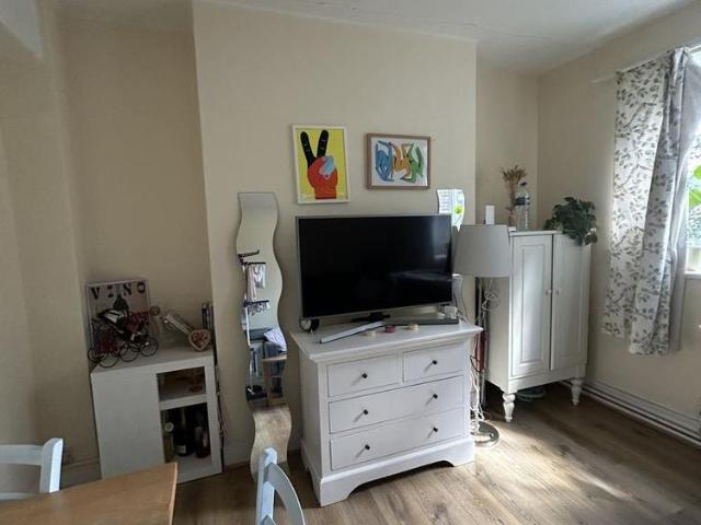 Room for rent in Earlsfield, Greater London