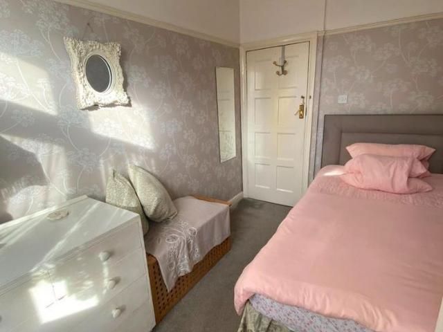 Room for rent in Marks Gate, Greater London