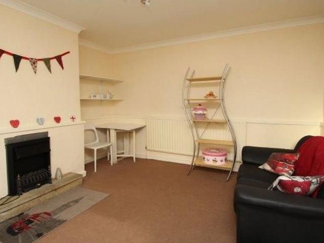 Room for rent in Hyde Park, West Yorkshire