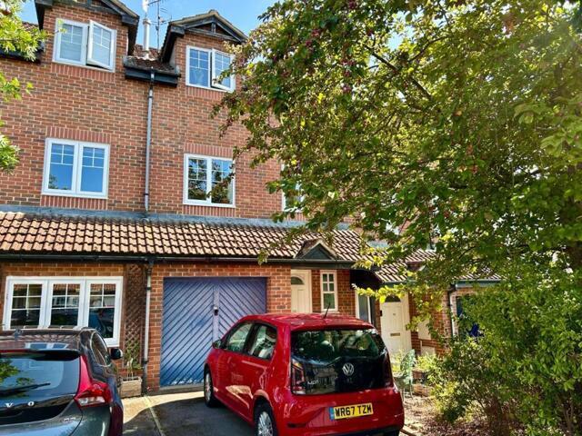 House for sale in St George, Crew's Hole