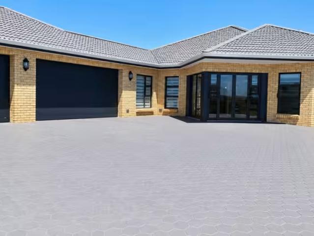 House for sale in Stilbaai, Garden Route District Municipality