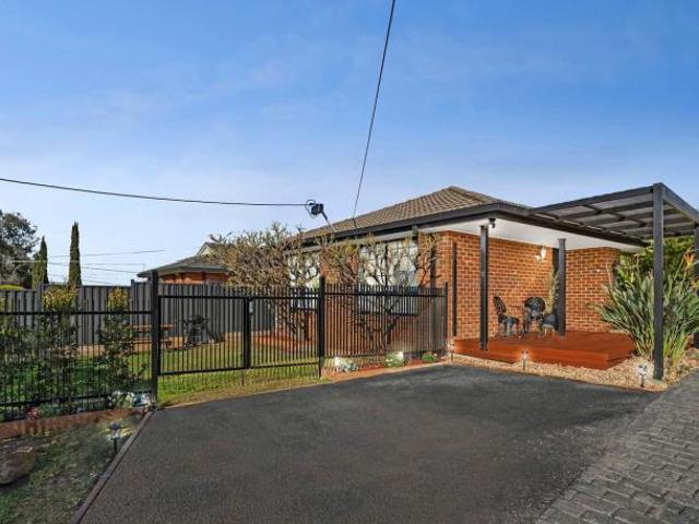 House for rent in Strathmore Heights, Melbourne