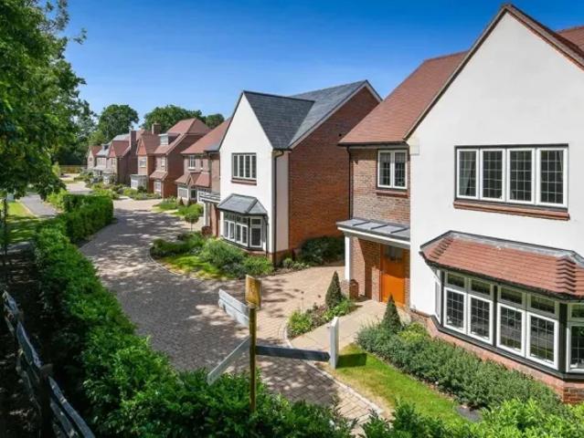 House for sale in Fole, Surrey