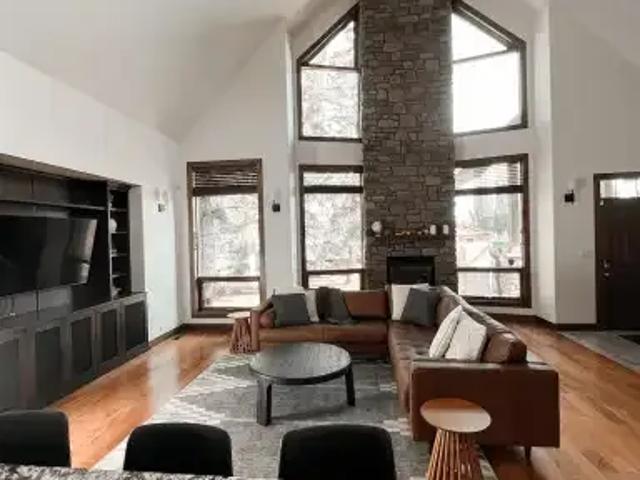 House for rent in Sylvan Lake, Alberta