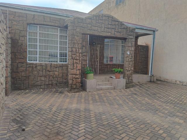 House for rent in Vosloorus, Gauteng