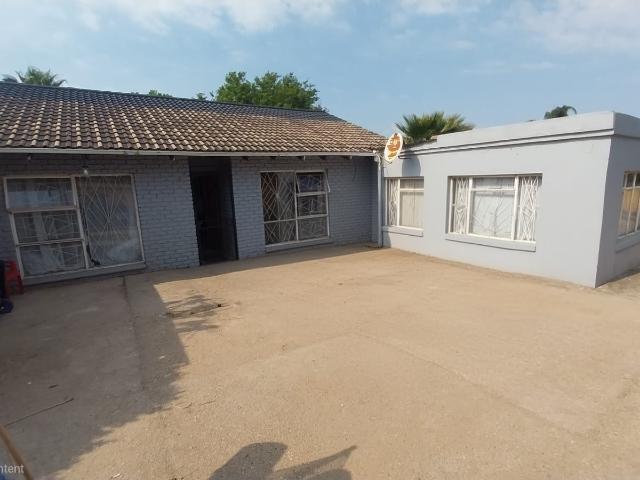 House for rent in Waterkloof, Gauteng