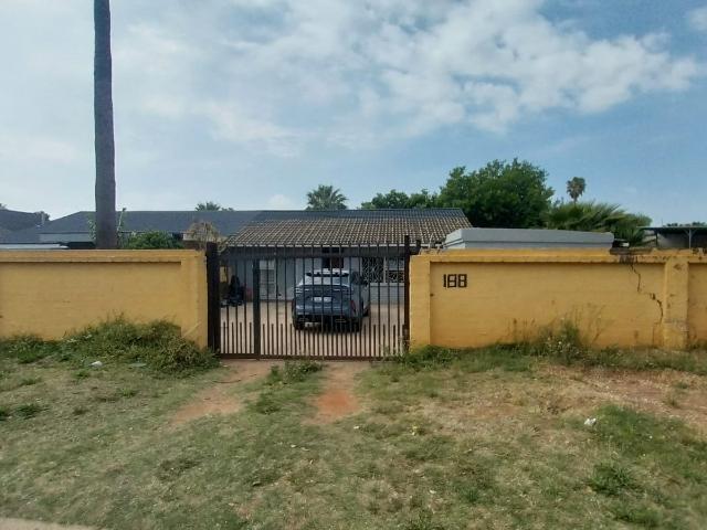 House for rent in Waterkloof, Gauteng