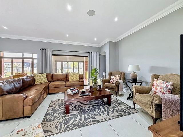 House for rent in Shere, Lombardy Estate