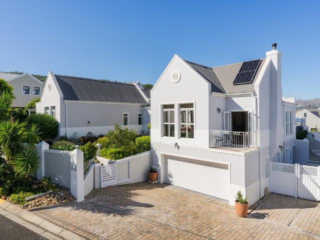 House for rent in Helderberg Manor, City of Cape Town