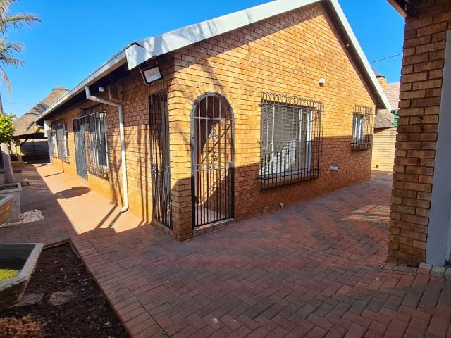 House for rent in Waterkloof, Gauteng