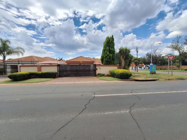 House for rent in Waterkloof, Gauteng