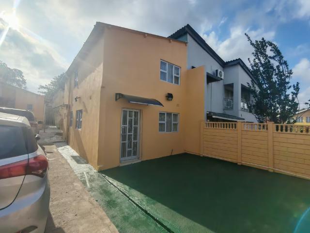 House for rent in Risecliff, Chatsworth