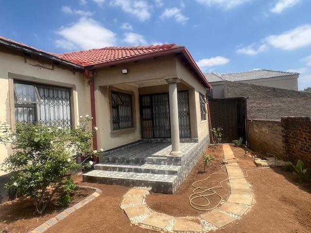 House for rent in Vosloorus, Gauteng