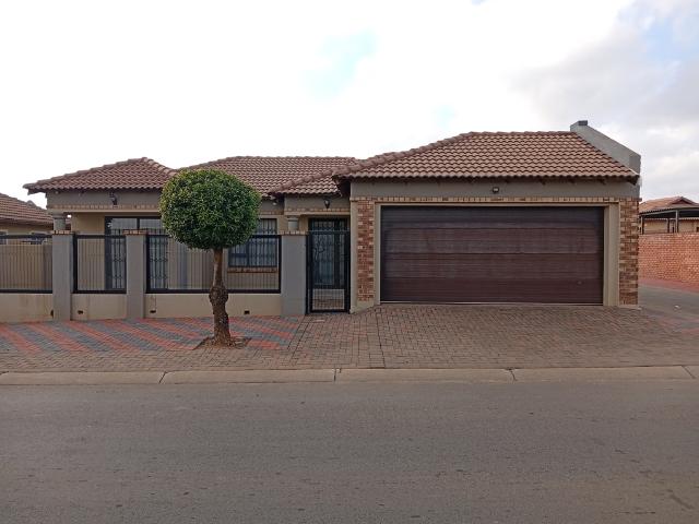 House for rent in Waterkloof, Gauteng