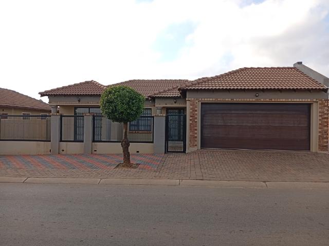 House for rent in Waterkloof, Gauteng