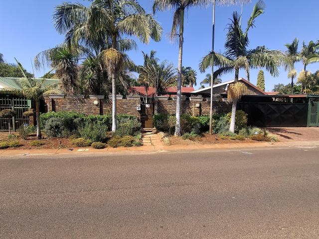 House for rent in Waterkloof, Gauteng