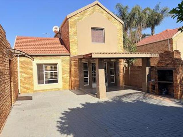 Townhouse for rent in Nooitgedacht, Gauteng