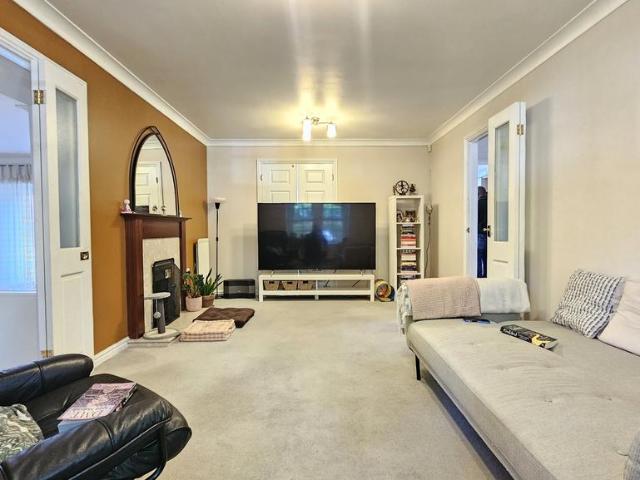 House for rent in Swanscombe and Greenhithe, Monks Orchard