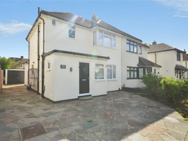 House for rent in Elm Park, Greater London