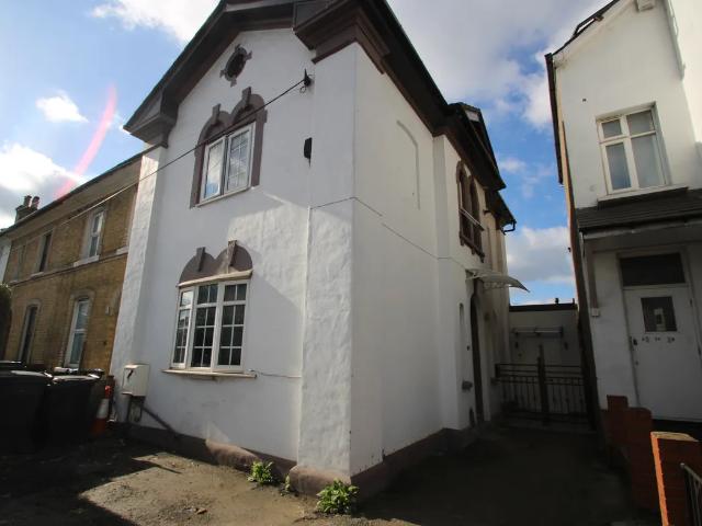 House for rent in London Borough of Croydon, Sanderstead