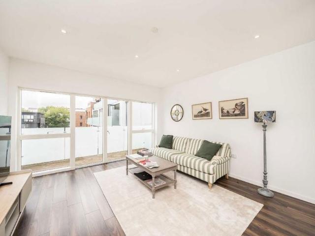 House for rent in London Borough of Merton, Merton Park