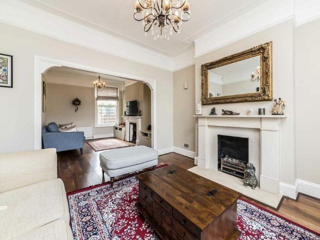 House for rent in Abbeville Village, Greater London