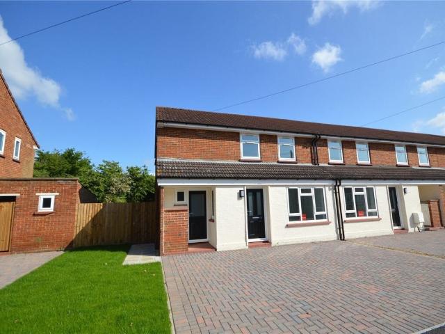 House for rent in Beavers, Greater London