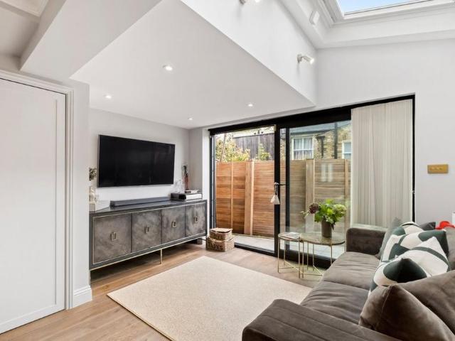 House for rent in London Borough of Islington, Greater London