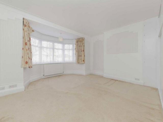 House for rent in Brondesbury Park, Greater London