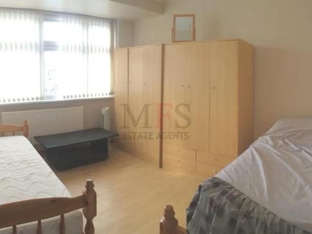 House for rent in London Borough of Ealing, Greater London
