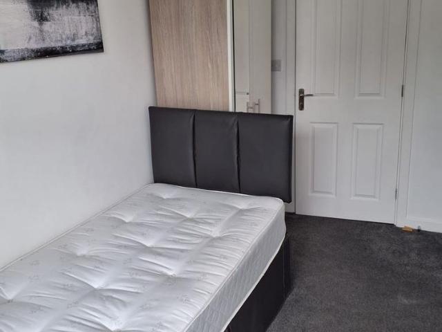 Room for rent in Vinters Park, Midway