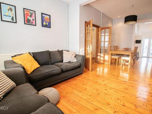House for rent in Plasnewydd, Falcon Lodge