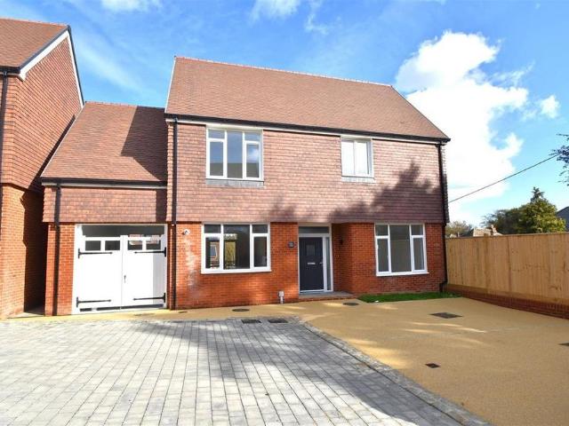 House for rent in Fairlight, Rother