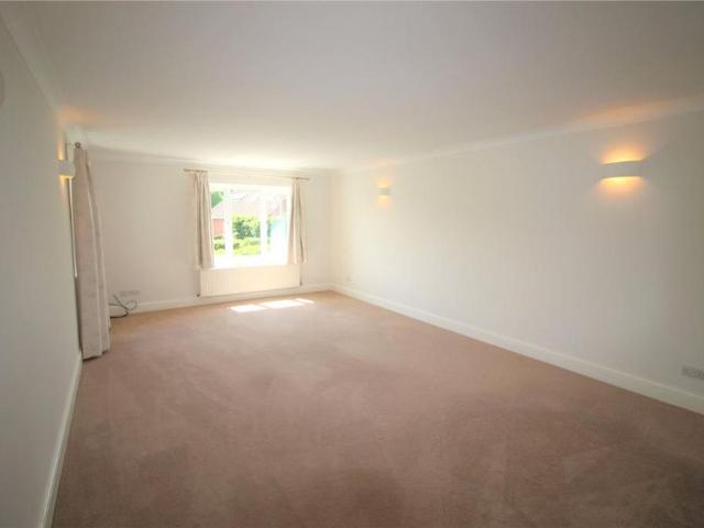 House for rent in Pouchen End, Hertfordshire