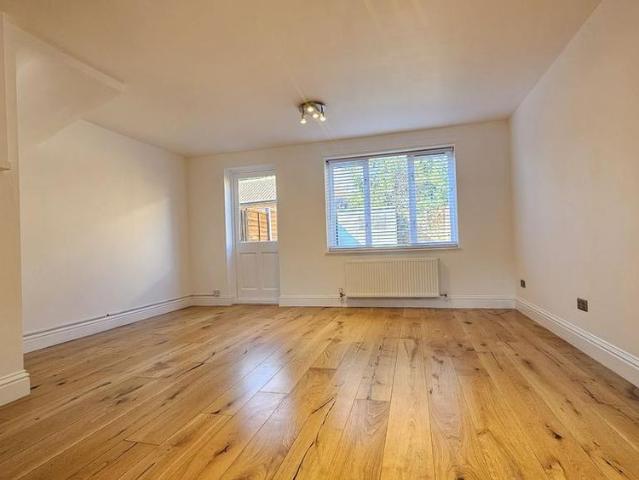 House for rent in Worcester Park Estate, Monks Orchard
