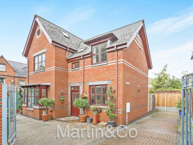 House for rent in London Borough of Sutton, Greater London