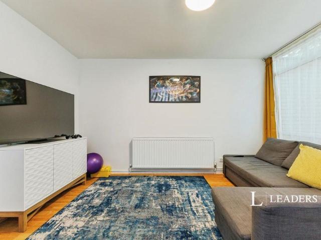 House for rent in Byfleet, Woking
