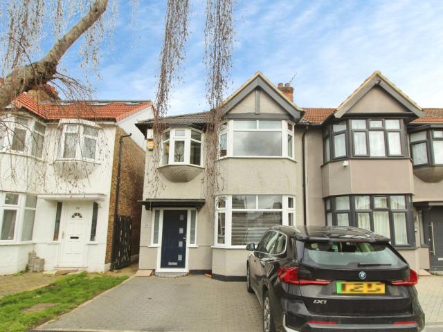 House for rent in Rush Green, Greater London
