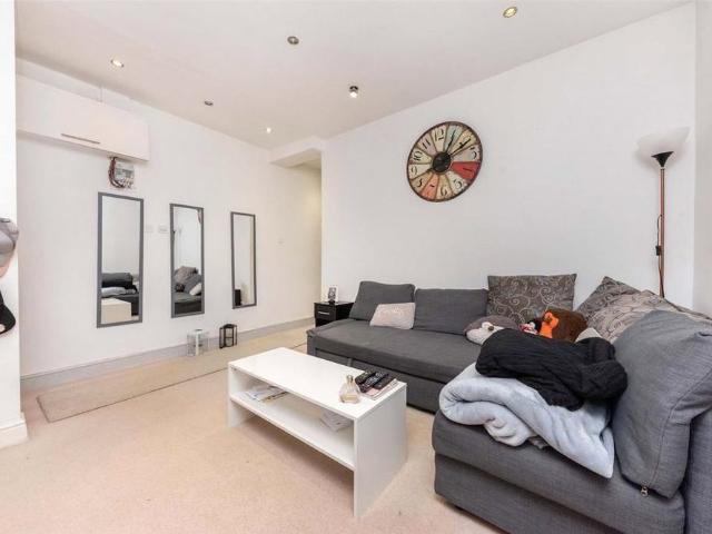 House for rent in London Borough of Newham, Greater London